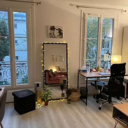 Close To Pantheon +luxembourg Garden Parigi